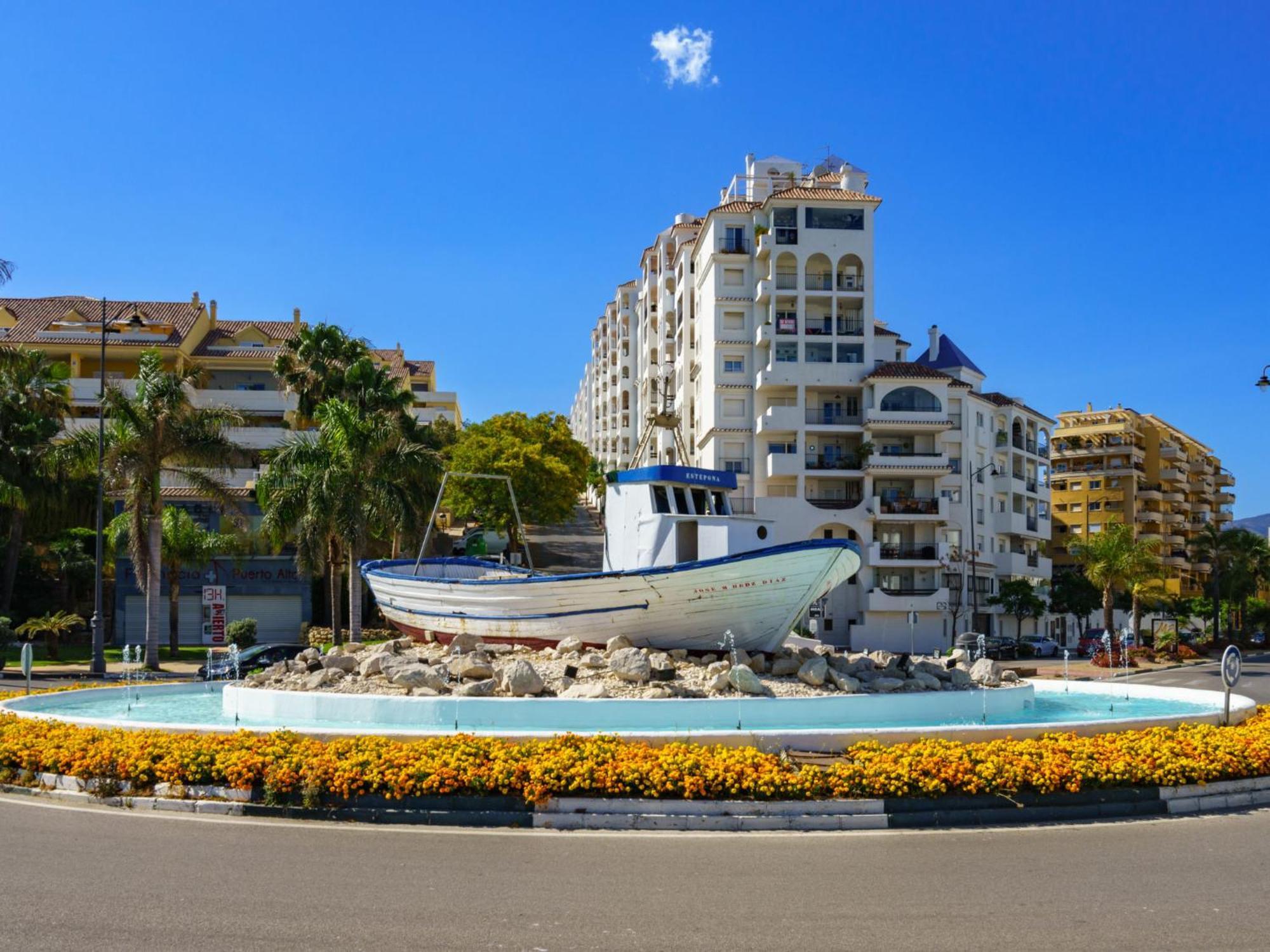 Apartment Reina Sofia II By Interhome เอสเตโปนา ภายนอก รูปภาพ